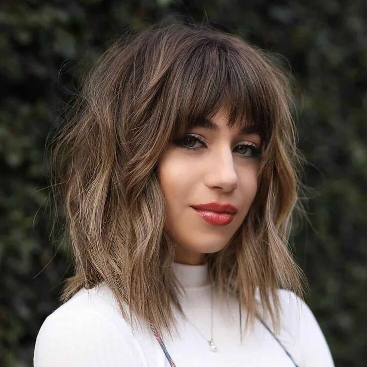 Прически с челкой женские 2023 24 Best Ways to Have Feathered Bangs Right Now Shoulder length hair with bangs, 