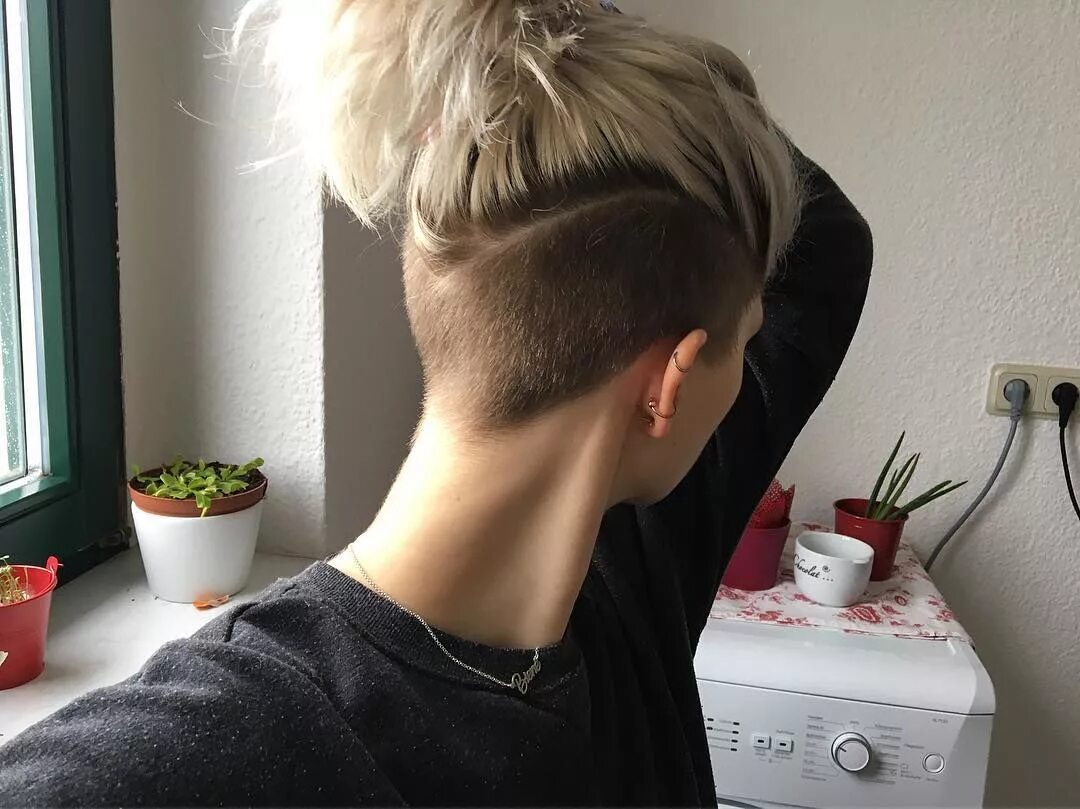 Прически с длинным затылком #undercut #undercutgirl #360undercut #undershave Undercut long hair, Half shaved