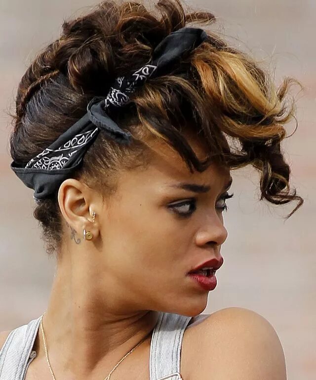 Прически с длинными волосами с повязкой that hair. Rihanna hairstyles, Hair styles, Short hair styles