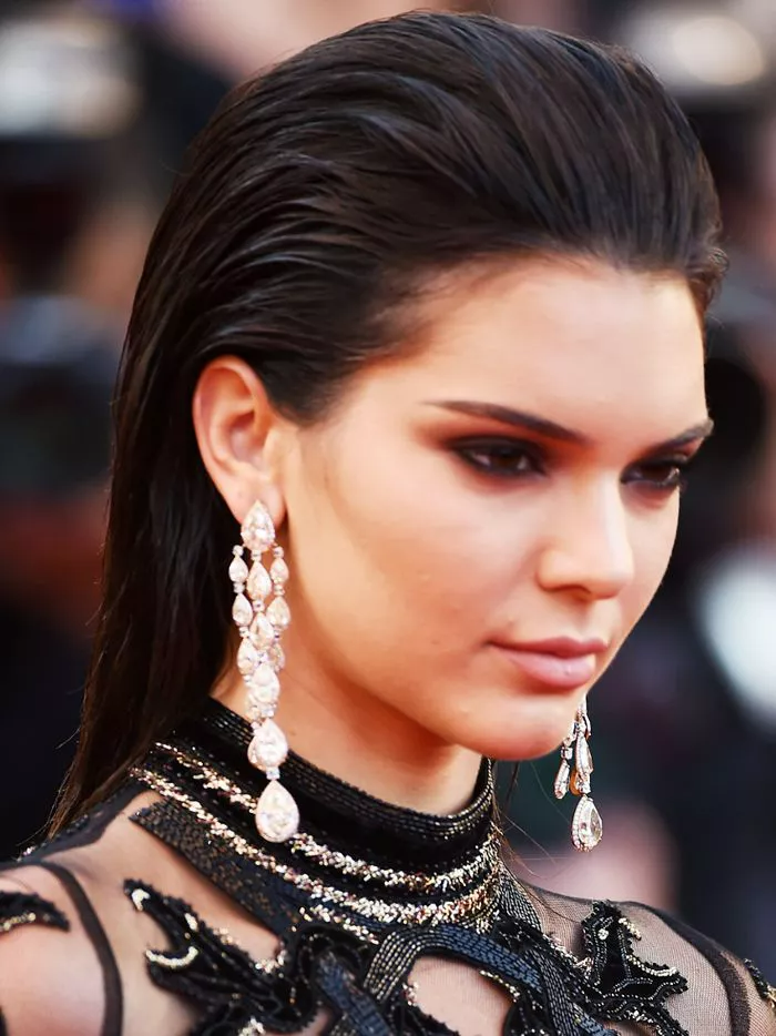 Прически с гелем для волос 20 Slicked-Back Hairstyles That Look Effortlessly Sleek Long slicked back hair, 