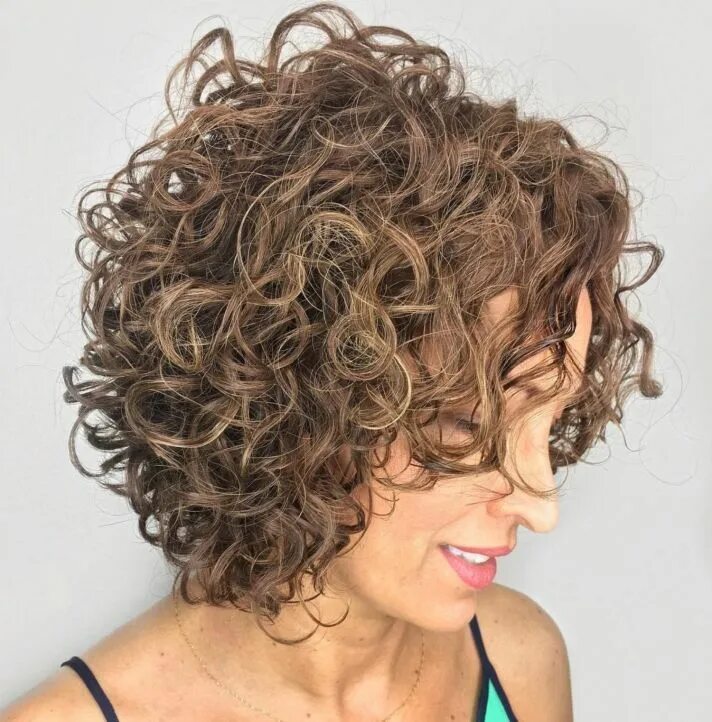 Прически с химической завивкой на средние волосы 65 Different Versions of Curly Bob Hairstyle Messy bob hairstyles, Thick hair st