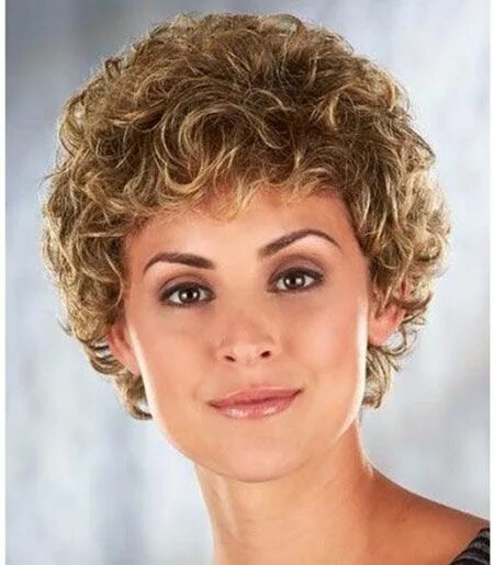 Прически с химией на короткие волосы Short Curly Hair with Bangs Curly hair with bangs, Bob hairstyles, Curly bob hai