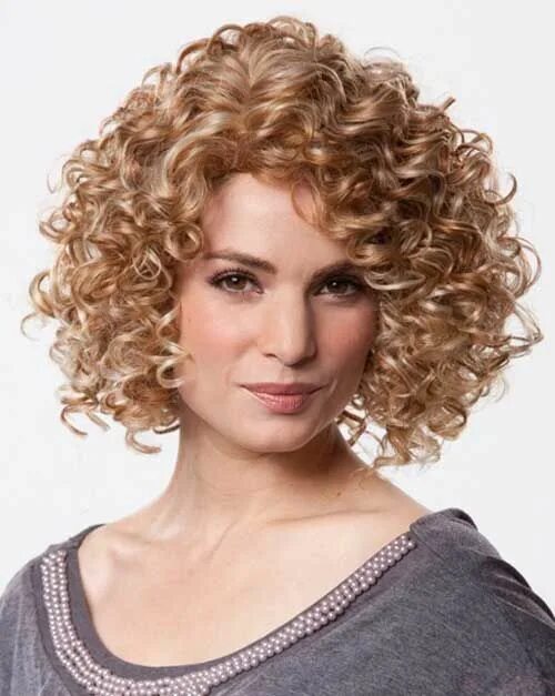 Прически с химией на средние волосы 20 Super Curly Short Bob Hairstyles Bob-Hairstyle.Com Curly bob hairstyles, Shor