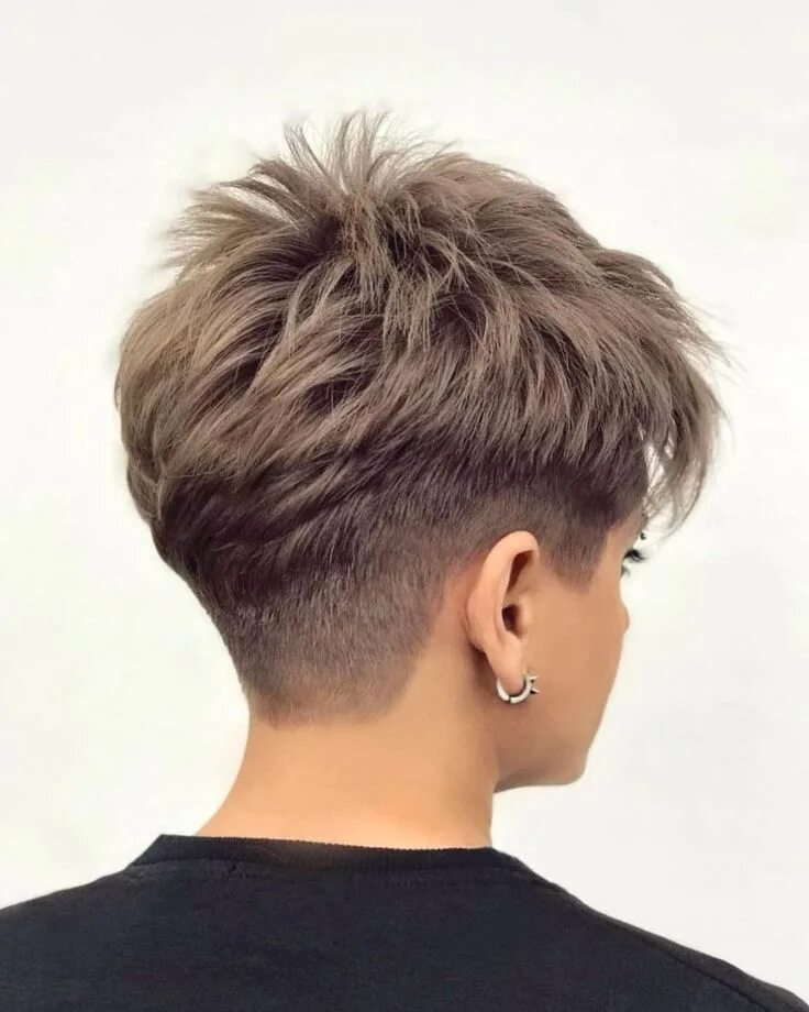 Прически с коротким затылком 26 Hottest Ways to Have Short Brown Hair in 2021 in 2022 Short choppy hair, Shor