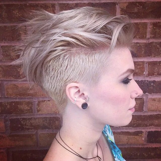 @shavedhairlovers on Instagram: "@october.jade #bobhaircut #undercut #bobhairsty