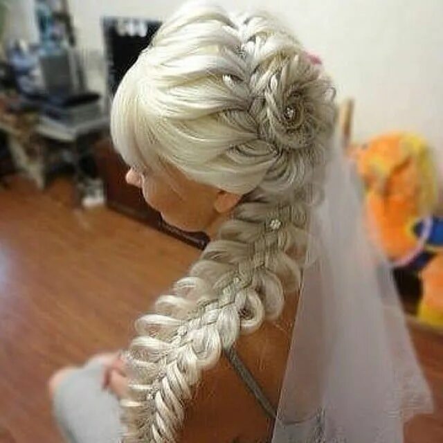 Прически с косами на длинные волосы Simple Hair Style Using Attachment Wedding hairstyles, Bridal braids, Hairstyle