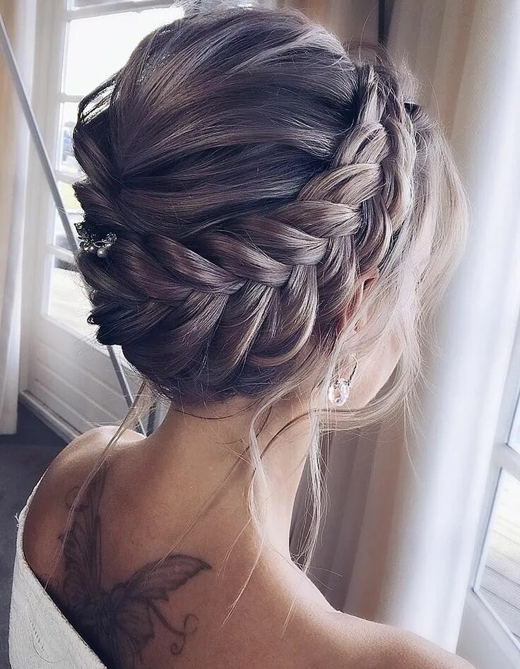 Прически с косами на средние волосы via instagram lenabogucharskaya Medium length hair styles, Natural hair updo wed