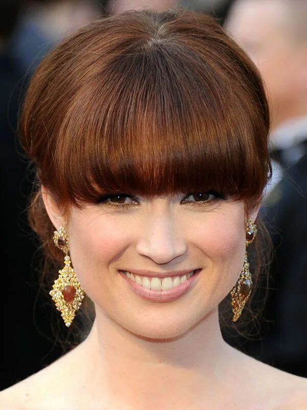 Прически с круглой челкой фото The Best (and Worst) Bangs for Oval Faces Oval face bangs, Oval face hairstyles,