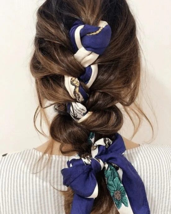 Прически с лентами 10 Hair Accessories To Try Out This Summer To Help Stay Cool - Society19 Scarf h