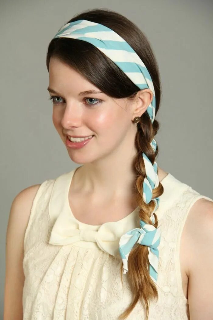 Прически с лентами на короткие волосы tresse coiffure nouer foulard cheveux Scarf hairstyles, Hair styles, Cool hairst