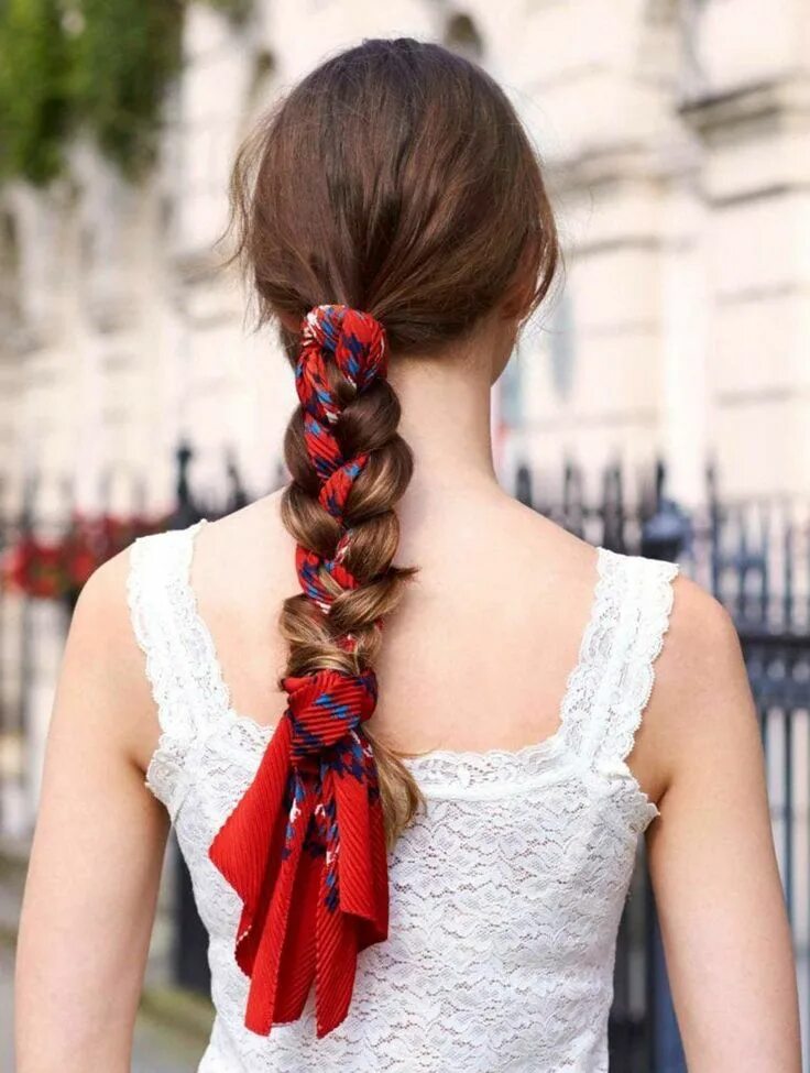 Прически с лентами на волосы средней длины 6 Different Ways To Wear A Scarf In Your Hair - Poor Little It Girl Scarf hairst