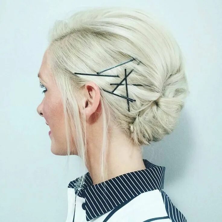 Прически с невидимками на короткие 25 Ways You've Never Thought to Wear Bobby Pins Bobby pin hairstyles, Bobby pins