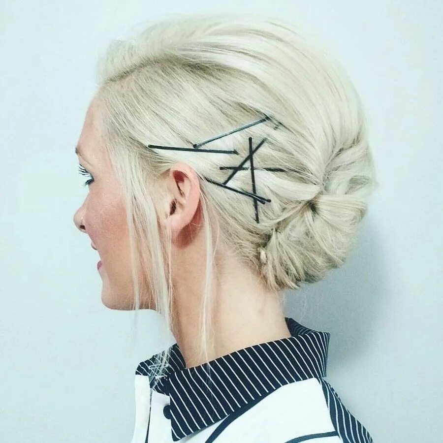 Прически с невидимками на короткие волосы 25 Ways You've Never Thought to Wear Bobby Pins Bobby pin hairstyles, Bobby pins