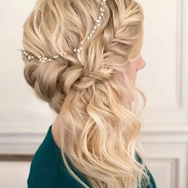 Прически с плетением на длинные волосы Demi couronne tressée #weddinghairstylesside Demi couronne tressée in 2020 Weddi