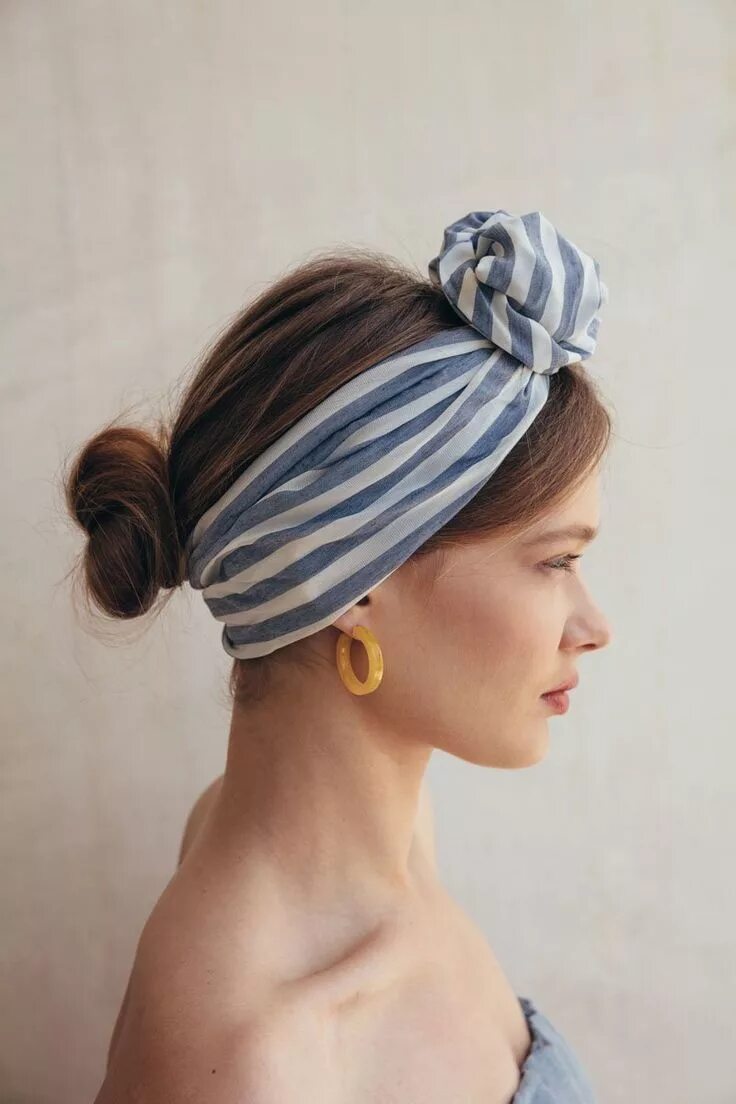 Прически с повязкой на голове 2024 Turband - Denim Stripe Scarf hairstyles, Headband hairstyles, Womens hairstyles