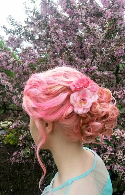 Прически с розовыми волосами Pin by Sara Herewane on Hair Hair color, Prom hair, Pink hair