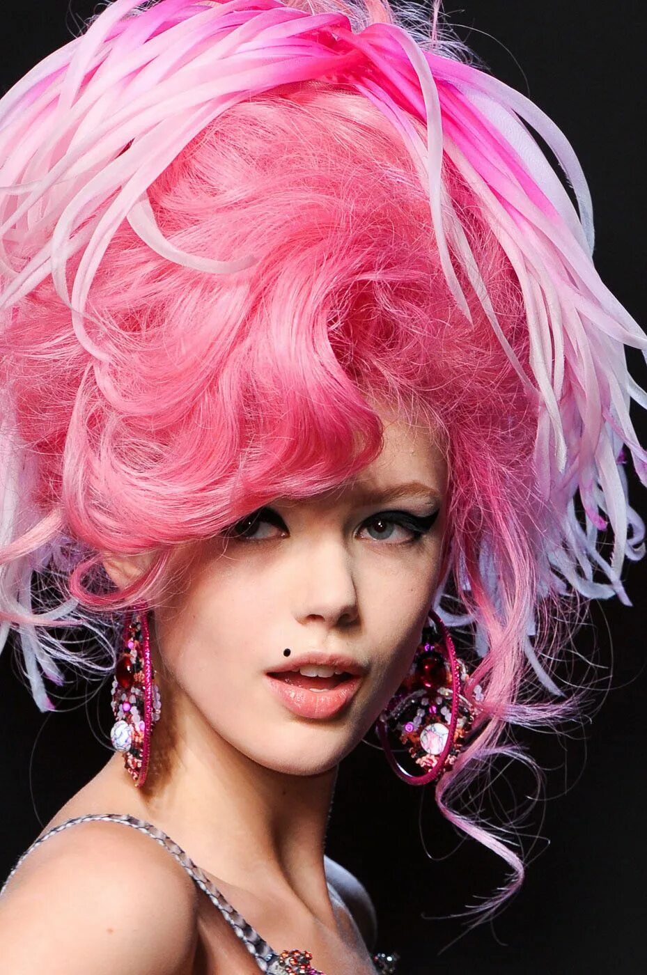 Прически с розовыми волосами Jean Paul Gaultier at Couture Spring 2012 - Details Runway Photos Pink hair, Hai