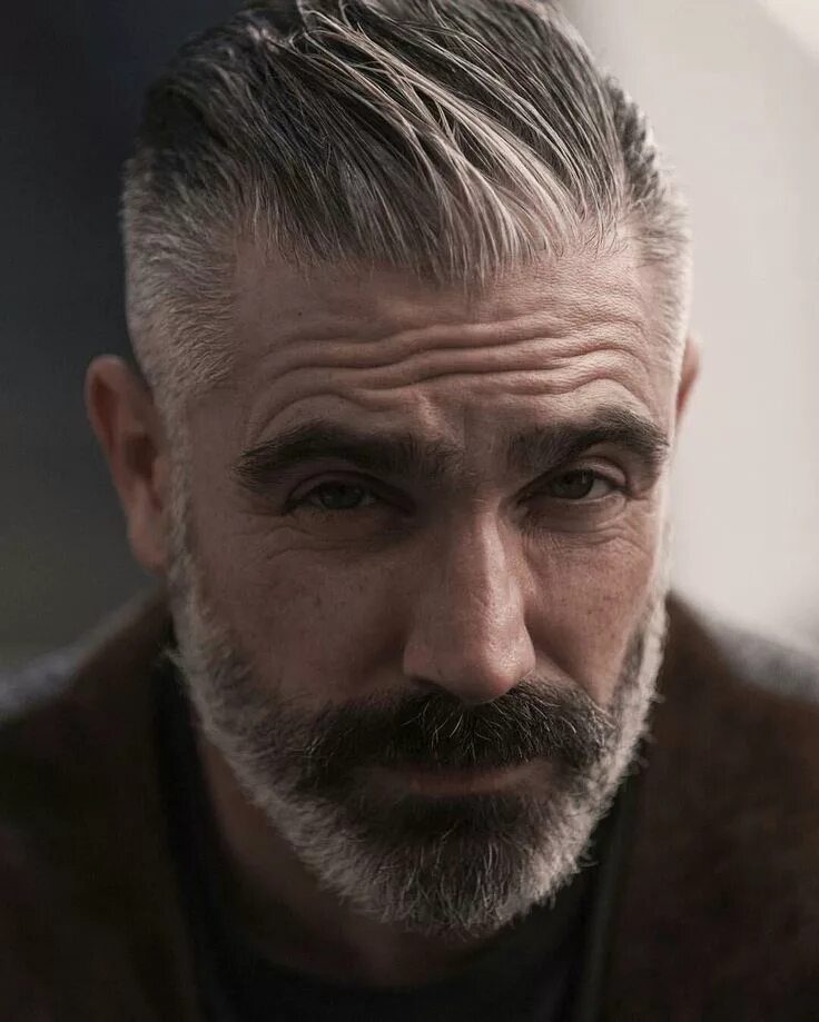 Прически с сединой мужские Pin by Man Pins7 on Men's Clothes and Looks That I Like Grey hair men, Beard sty