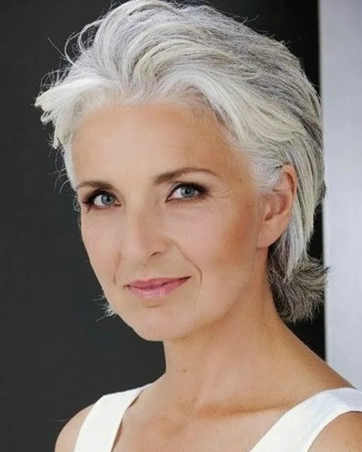 Прически с седыми волосами для женщин Balayage grey hair color 2020 short haircut over 50 Short hair over 60, Short ha