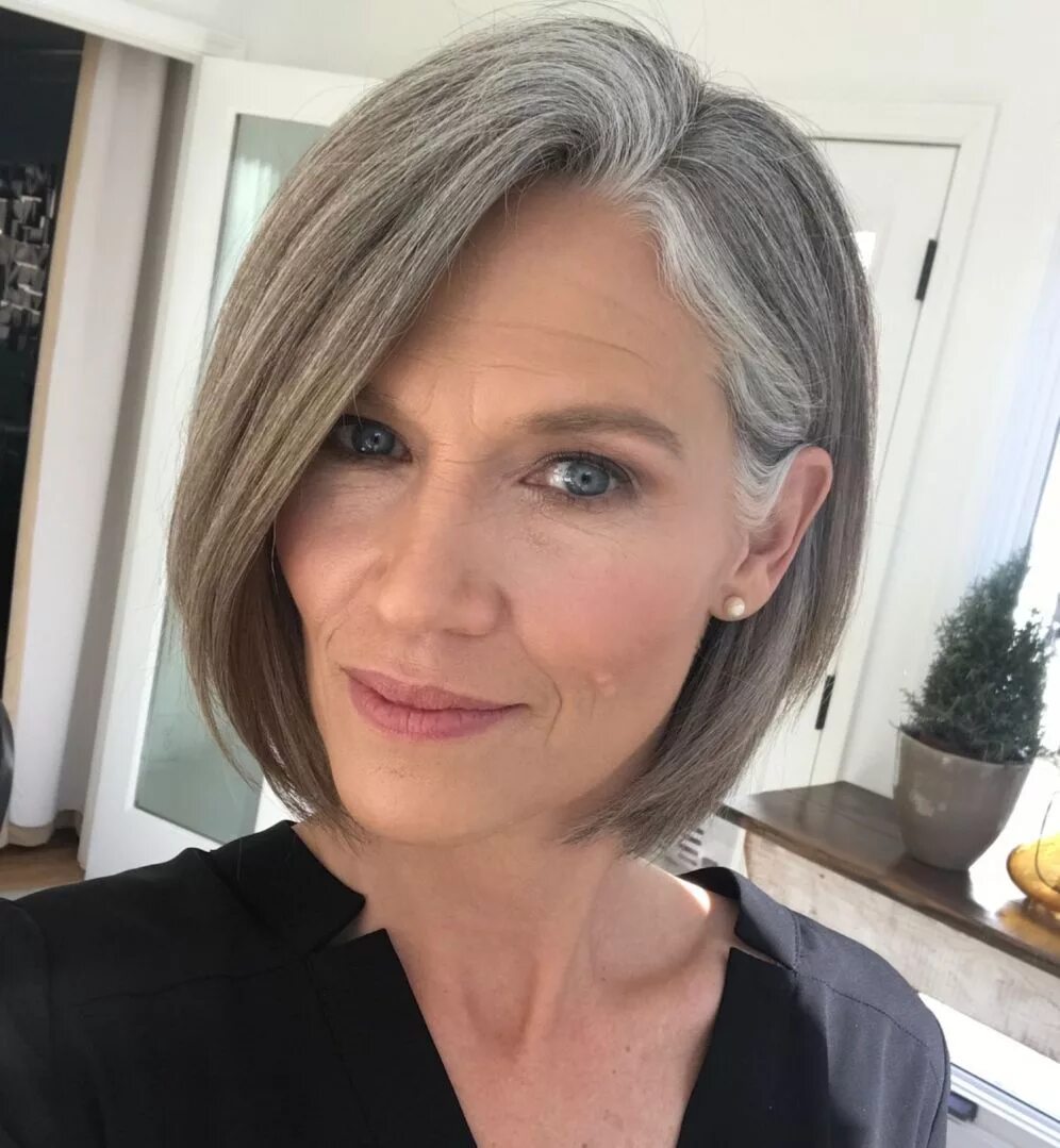 Прически с седыми волосами для женщин фото 65 Gorgeous Hairstyles for Gray Hair to Try in 2024 Beautiful gray hair, Gorgeou