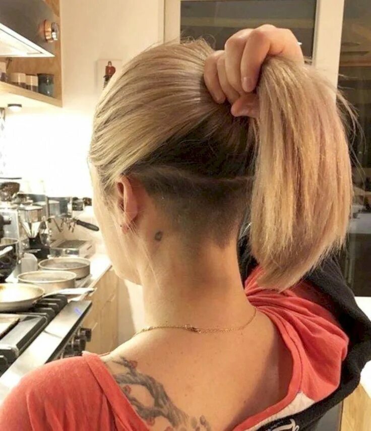 Прически с выбритым затылком женские Stunning pixie hairstyle for women. #hairstylepixie in 2020 Undercut hairstyles,