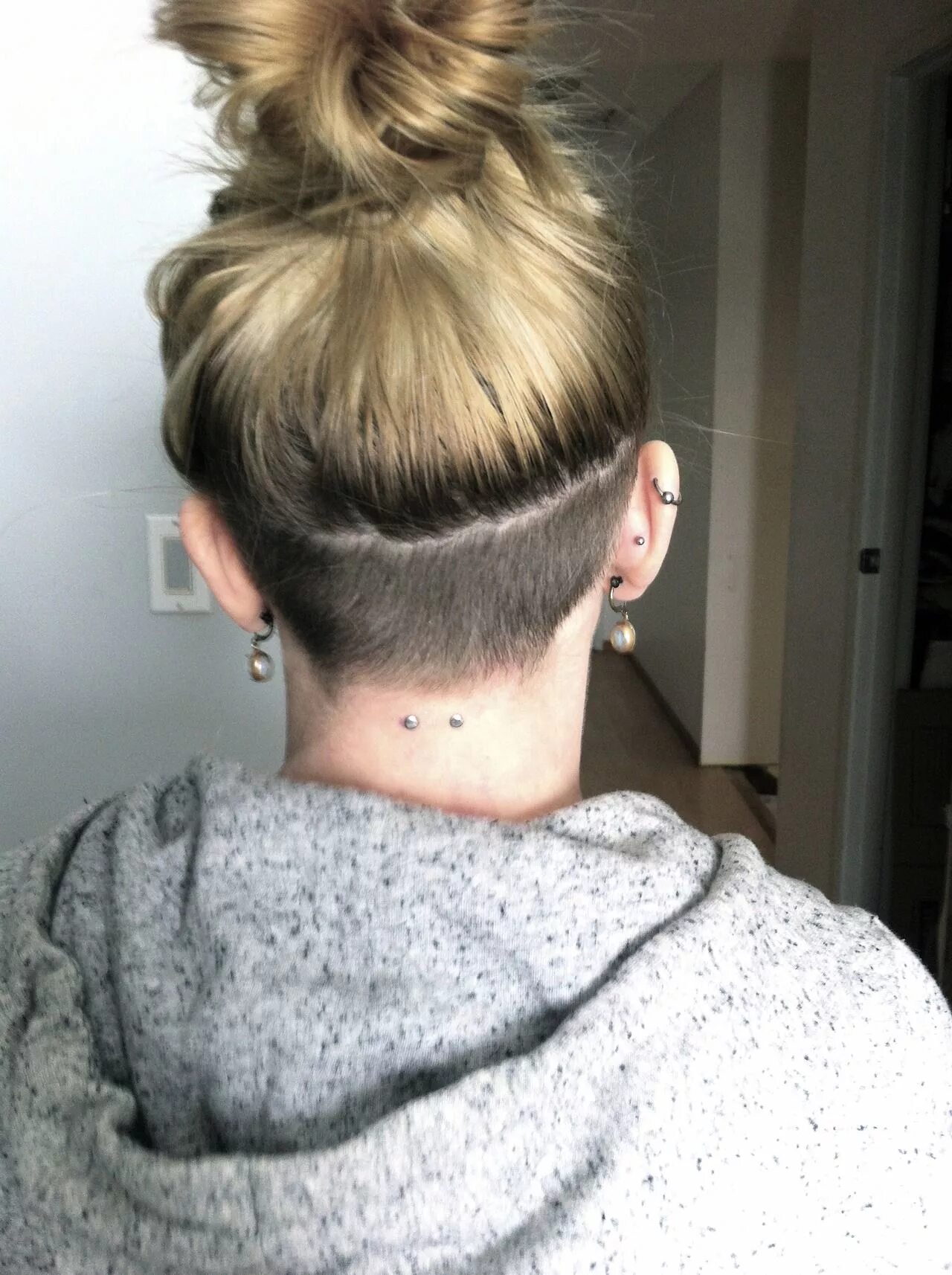 Прически с выбритым затылком женские Pin by Isabella Marcano on hair Undercut hairstyles women, Undercut hairstyles, 