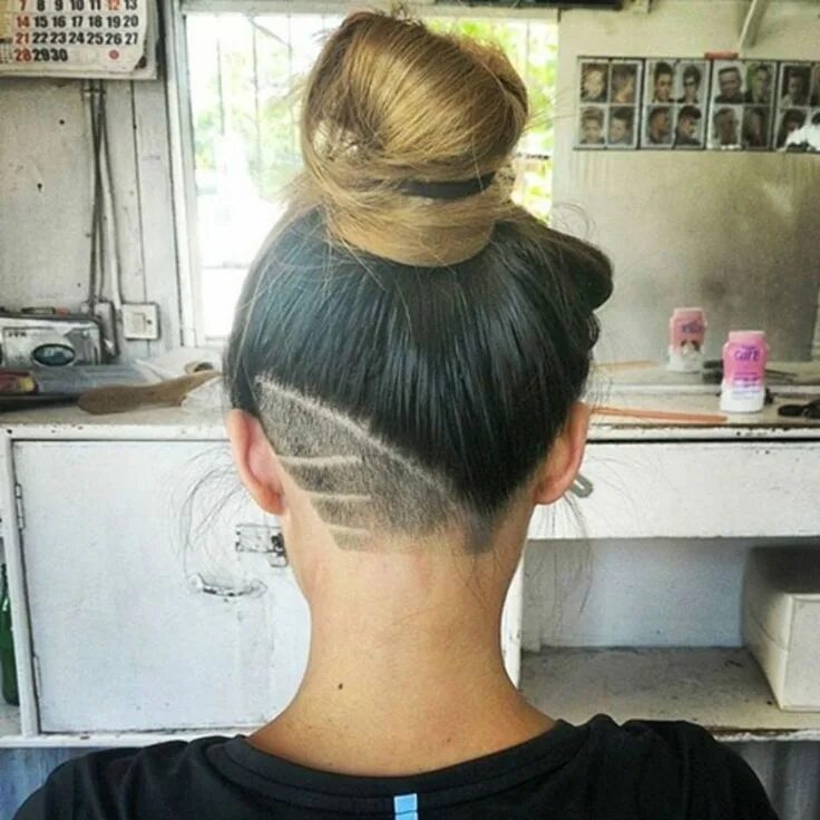 Прически с выбритым затылком женские 50 Women’s Undercut Hairstyles to Make a Statement in 2024 Undercut hairstyles, 