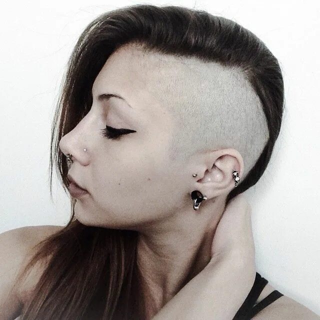 Прически сбритые виски женские @christina_rosex3 on Instagram: "" Frisuren, Sidecut