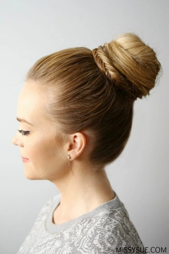 Прически шишки на средние Fishtail Embellished Top Knot MISSY SUE Wedding hairstyles, High bun hairstyles,