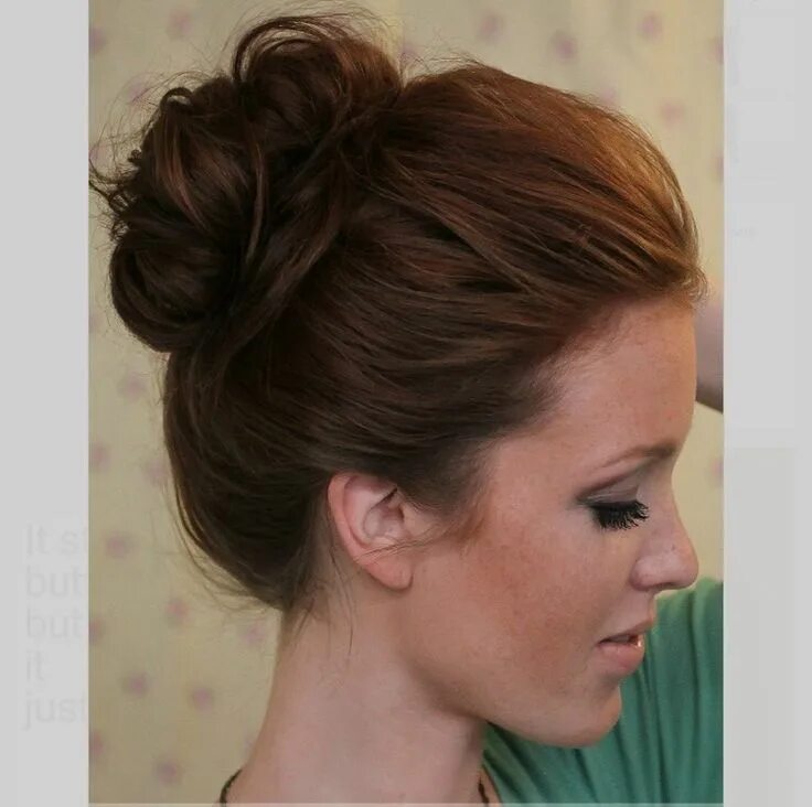 Прически шишки на средние Messy ballerina bun. Long hair styles, Pretty hairstyles, Hair