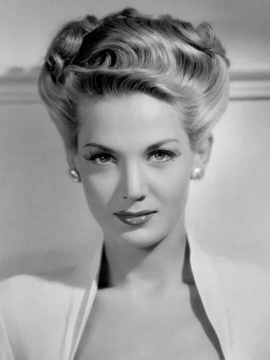 Прически сороковых годов Todays hair & make up inspiration from Louise Allbritton (3 July 1920–16 Februar