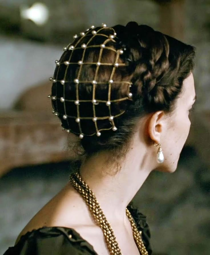 Прически средневековья Beauty & The Beast shared by jinx on We Heart It in 2020 Renaissance hairstyles,