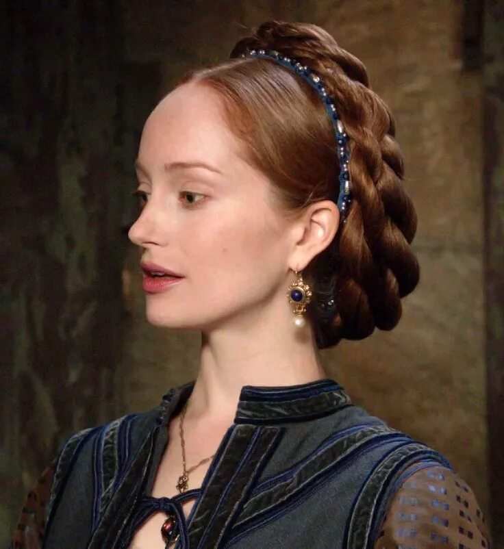 Прически средневековья borgia headpiece - Google Search Renaissance hairstyles, Medieval hairstyles, Hi