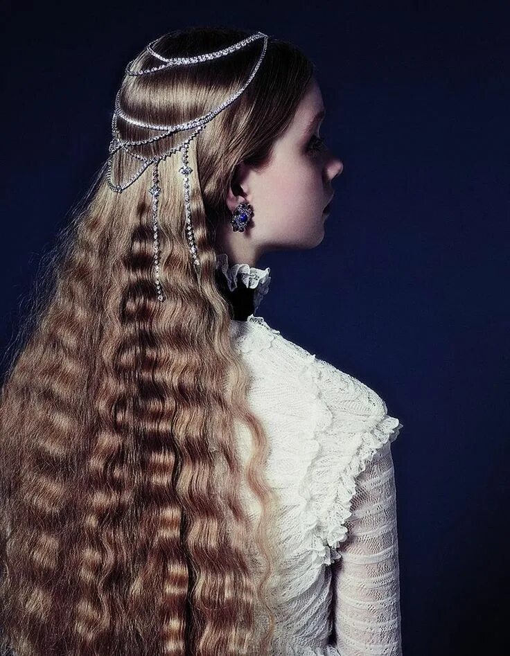 Прически средневековья женские Renaissance Woman (Tatler) Renaissance hairstyles, Hair styles, Renaissance wome