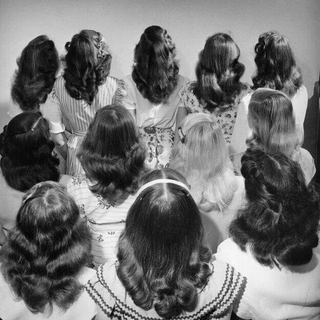 Прически ссср длинные волосы 1950′s Hairstyles Vintage hairstyles, 1940s hairstyles, Hair styles