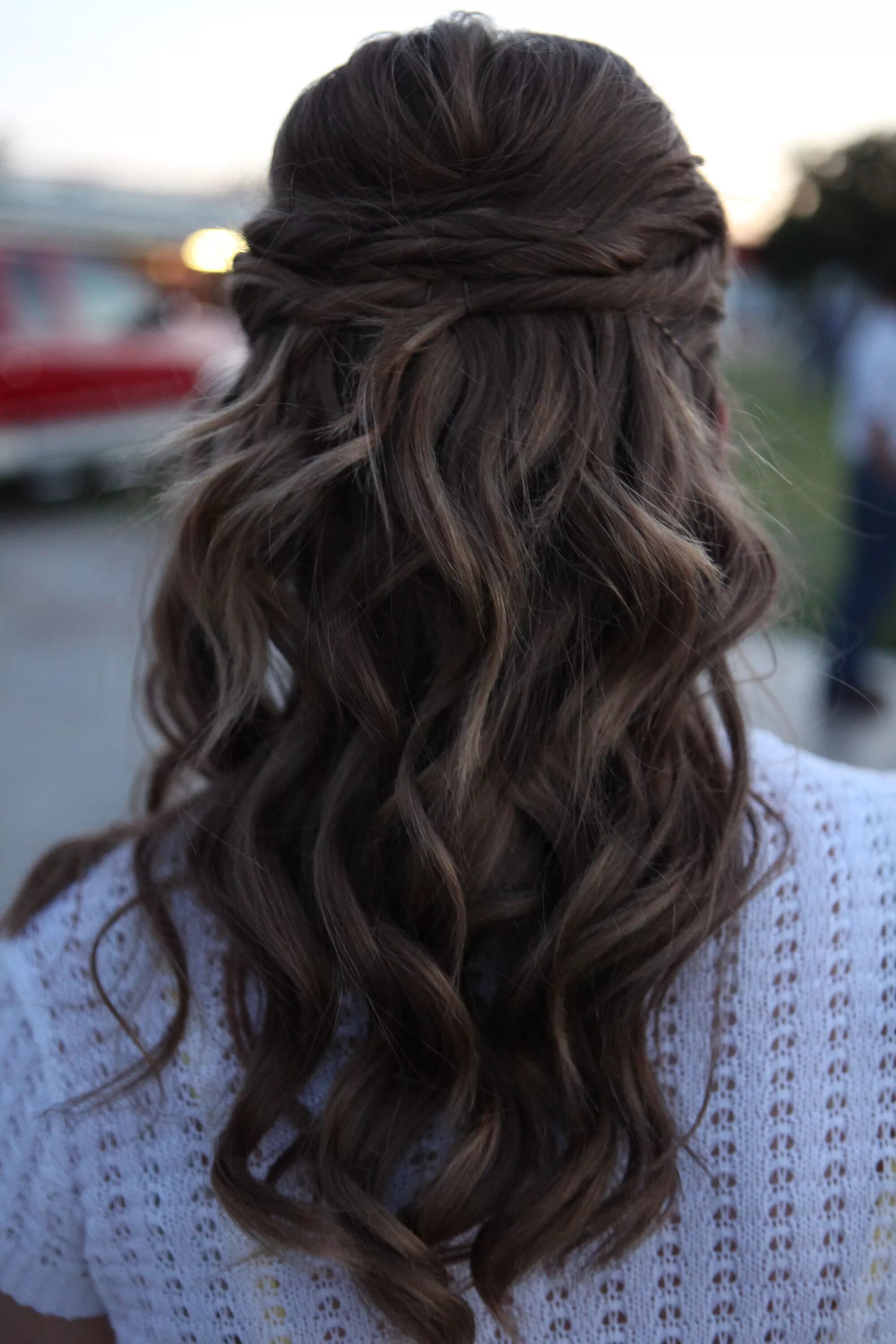 Прически темно русые волосы thought it was pinterest worthy.. Hannah's "graduation" hair. (: Graduation hair