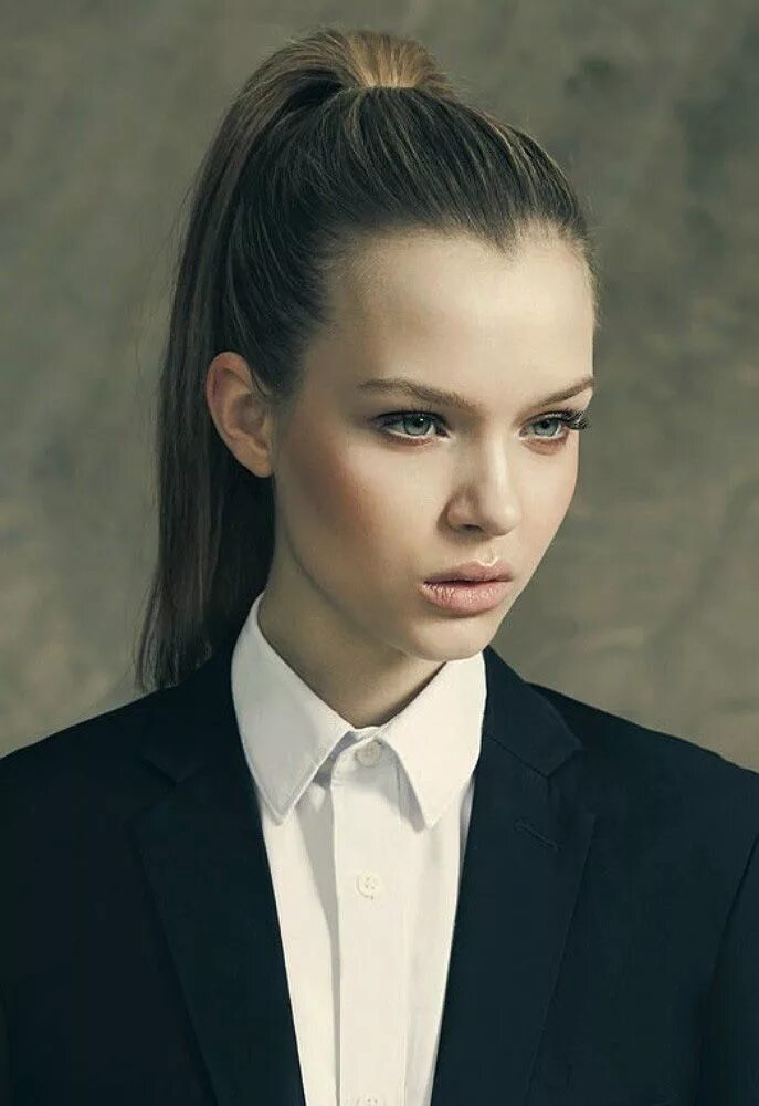 Прически в классическом стиле женские Josephine Skriver Interview hairstyles, Back to school hairstyles, Hairstyles fo