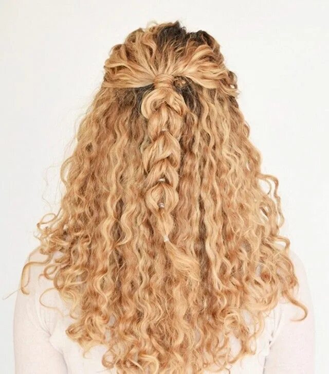 Прически в школу с кудряшками 30 Hairstyles for Curly Hair That Are Simple and Chic Curly hair styles, Curly h