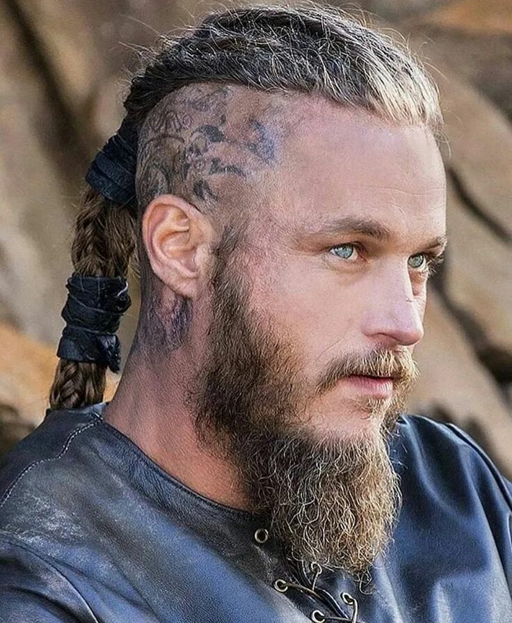 Прически в стиле викингов мужские Travis Fimmel Ragnar Lothbrok Vikings King ragnar, Ragnar lothbrok vikings, Ragn