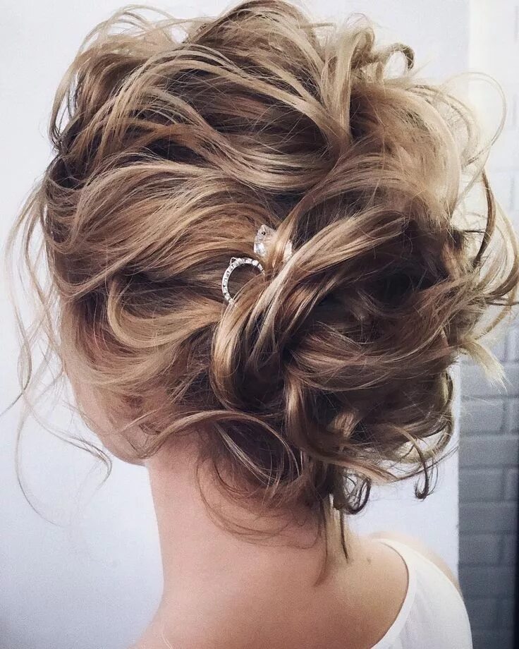 Прически вечерние собранные на средние Beautiful Updos Wedding Hairstyle Hair styles, Long hair styles, Wedding hairsty