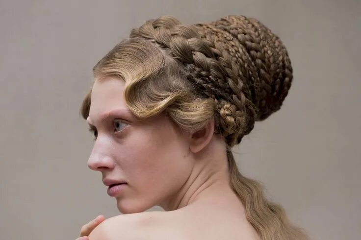 Прически века фото Our Best Backstage Snaps From Milan Fashion Week Renaissance hairstyles, Editori