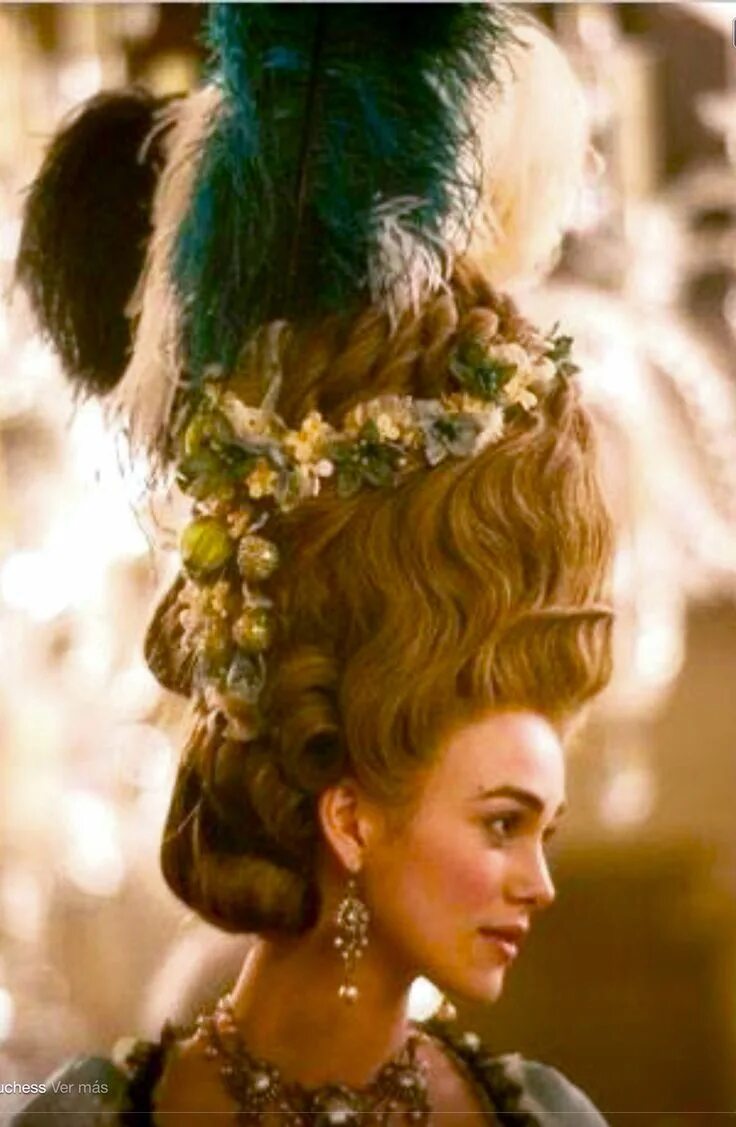 Прически века фото Otra Fotografía de la película la Duquesa 18th century hairstyles, Headpiece hai