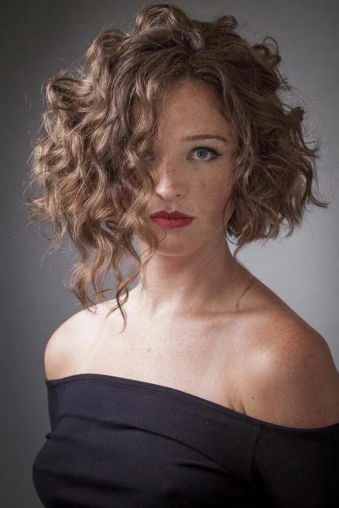 Прически волнистые волосы фото Texture, Three Different Ways for the Holidays Curly hair styles, Curly hair pho