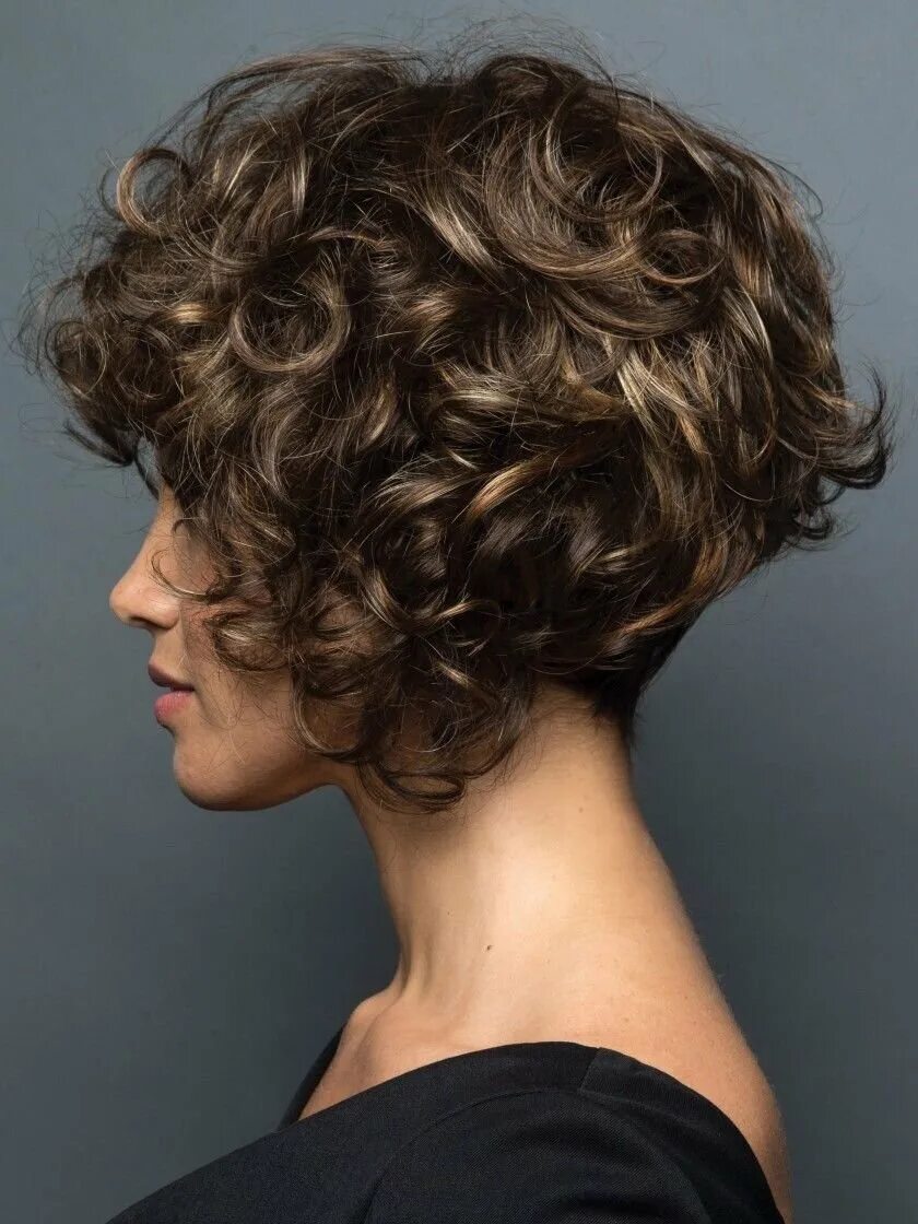 Camren Bicondova 2018 5K Curly hair styles, Short hair styles, Short curly hair