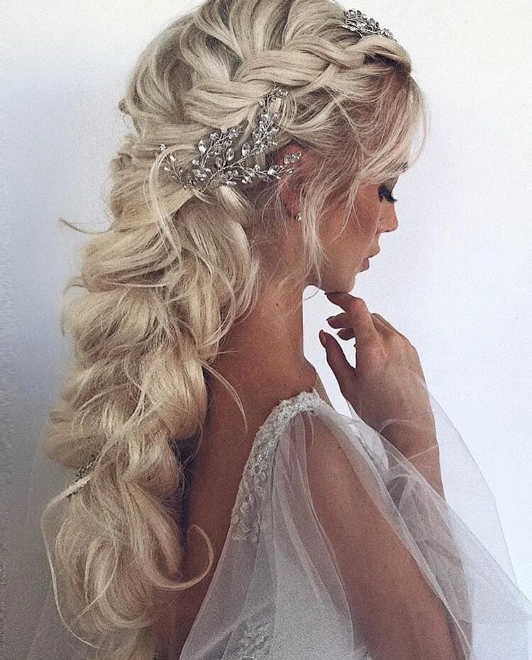 Прически волос свадьбу Длинные волосы.Прическа на свадьбу Long hair styles, Wedding hair trends, Weddin