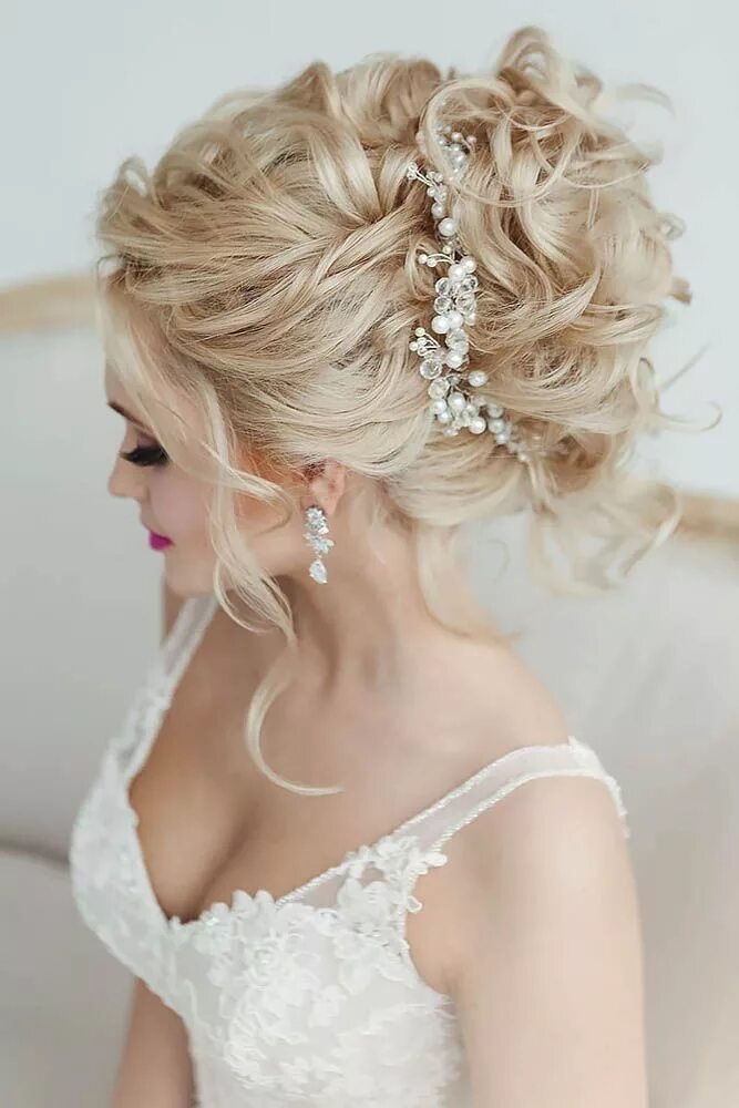 10 Charming Bridesmaid Hairstyles Ideas You Can Try Wedding hairstyles, Bride ha