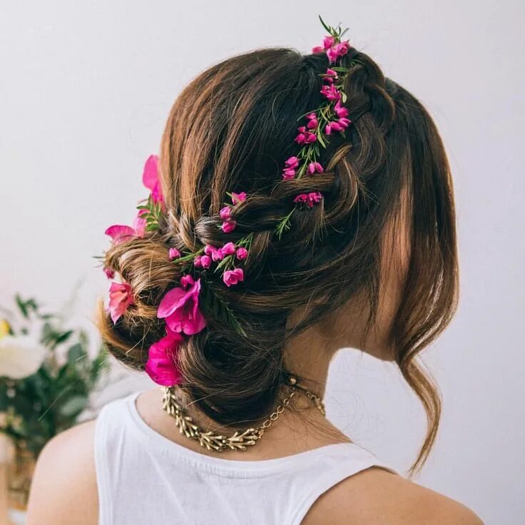 Прически волосы и цвет женщины фото See this Instagram photo by @greenweddingshoes * 1,157 likes Braided bun hairsty