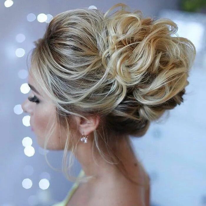 Прически вверх фото 35 Simple Updo Hairstyles Ideas From Every Angle Medium hair styles, Medium leng