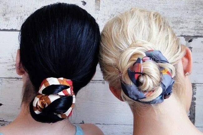 Прически завязанные волосы This Scarf Wrap Bun is Your New Go-To Summer 'Do Scarf hairstyles, Hair styles, 