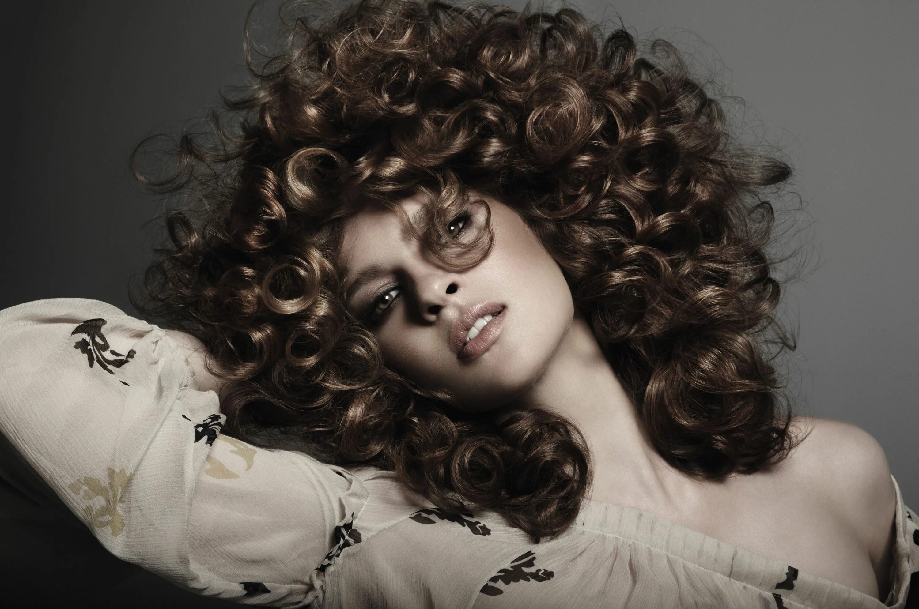 Прически женские химия фото Curly Hair Perucas de cabelo humano, Penteados permanentes, Cabelos estilosos